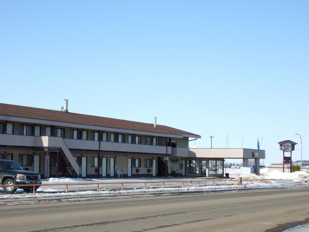 Wild Rose Inn Vegreville Bagian luar foto