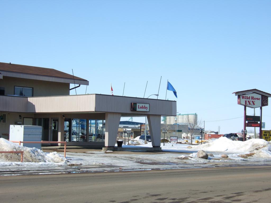 Wild Rose Inn Vegreville Bagian luar foto