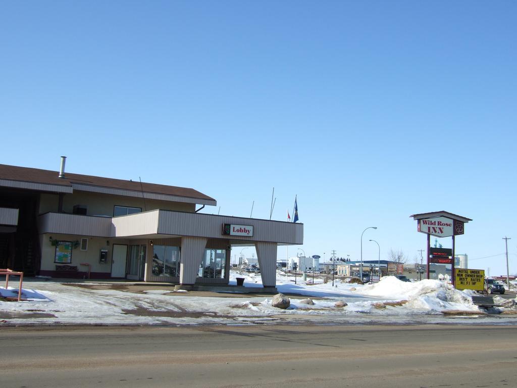 Wild Rose Inn Vegreville Bagian luar foto